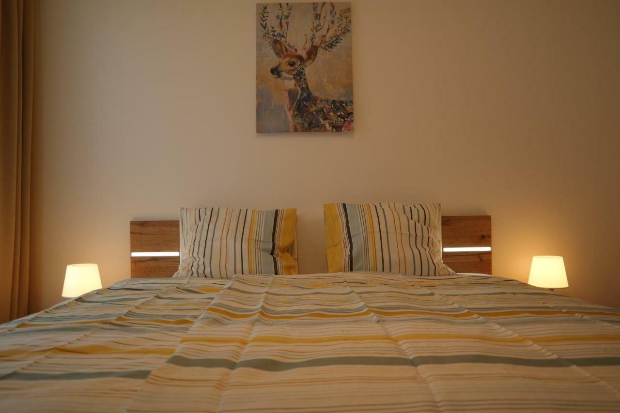 Holiday Apartman With Free Parking Gyor Exterior photo